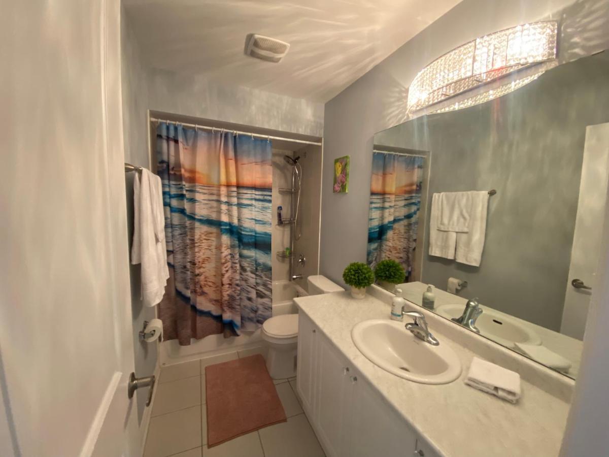 2 Bedroom With 2 Ensuites Unit In 列治文山 外观 照片